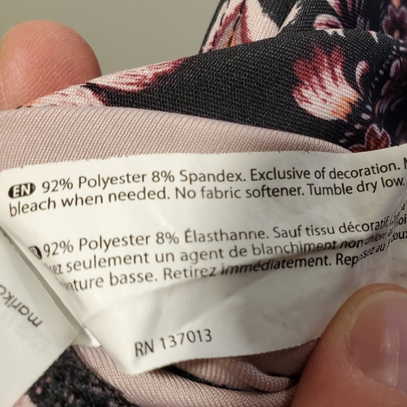 ☆ 3/35$ | MARIKA | Black & Pink Paisley Active Leggings w/ Pockets Size Medium - Picture 7 of 7